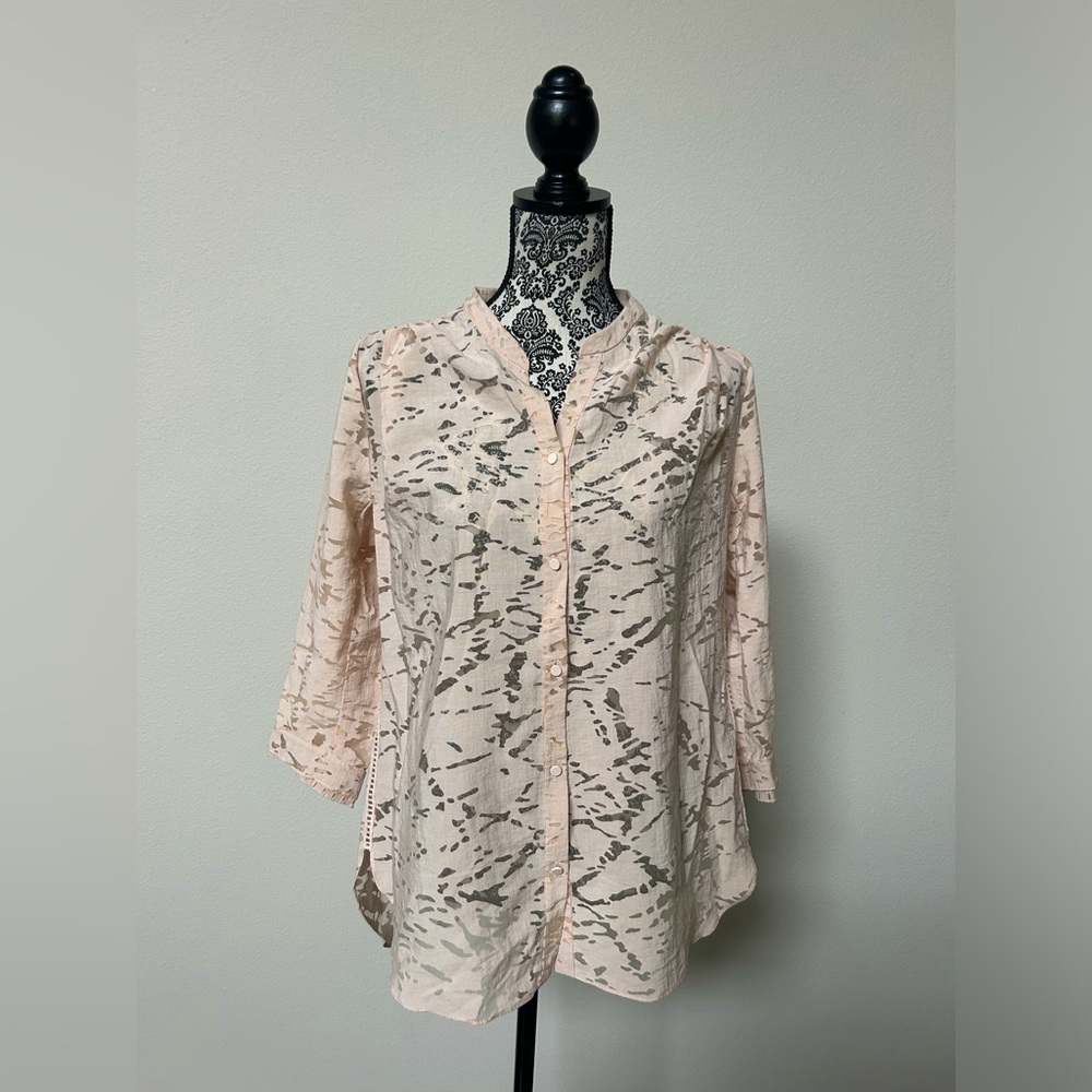 List Women's Blush Pink/Cream Button-Up Blouse M